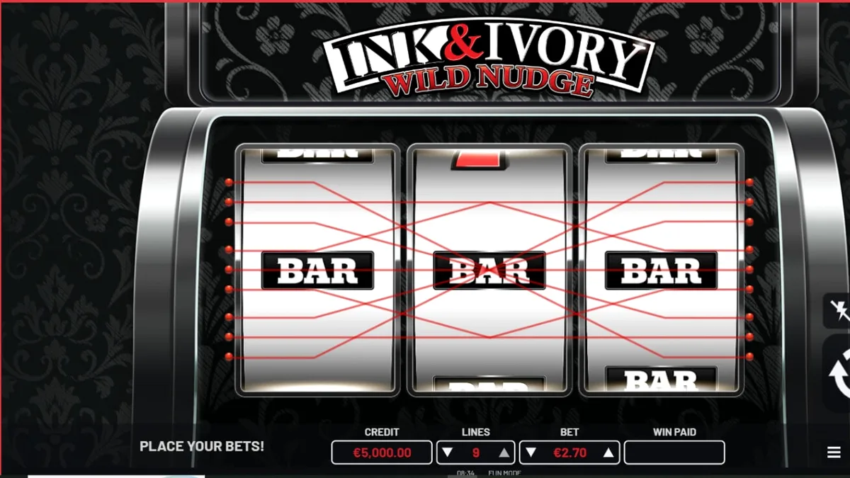 Interface minimalista em preto e branco do slot Ink & Ivory